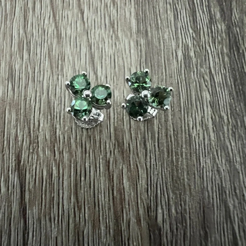 Green aria tourmaline earrings - Picture 3 of 10
